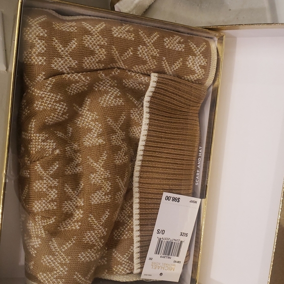 NIB Mk Logo Print Hat and Scarf Set - Picture 2 of 3